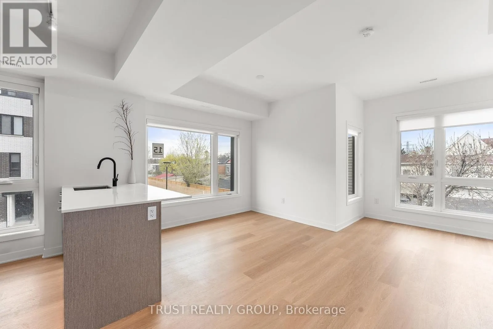 15 - 10 ED CLARK GARDENS BOULEVARD