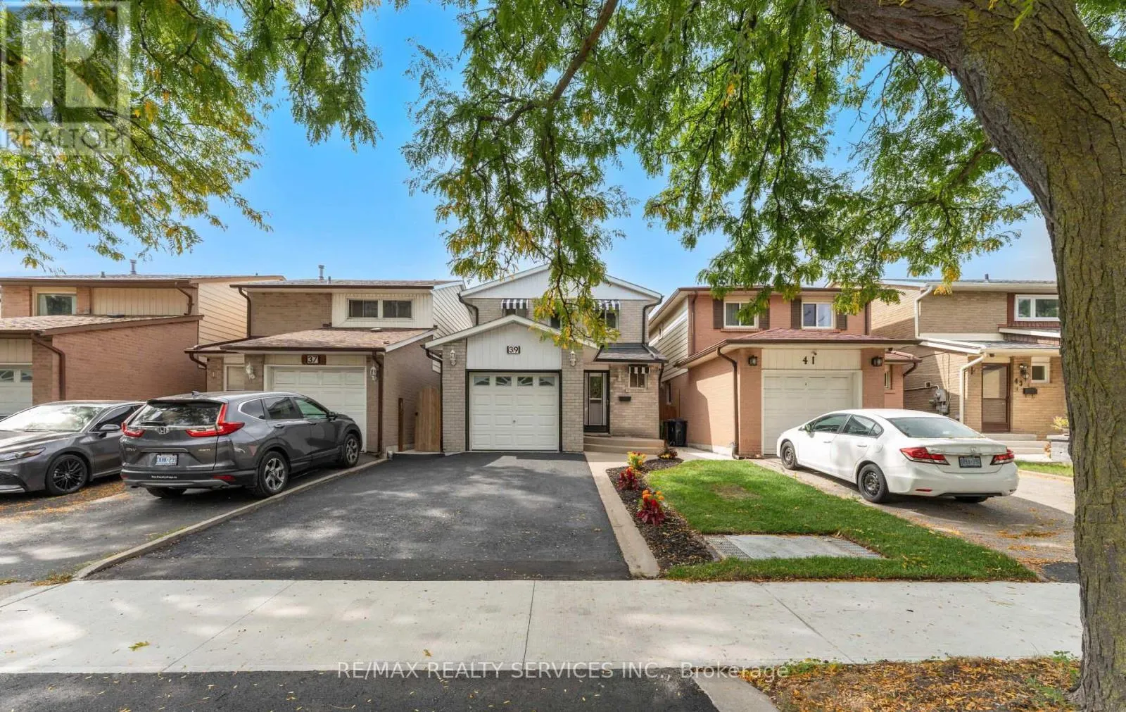 39 AUTUMN GLEN CIRCLE