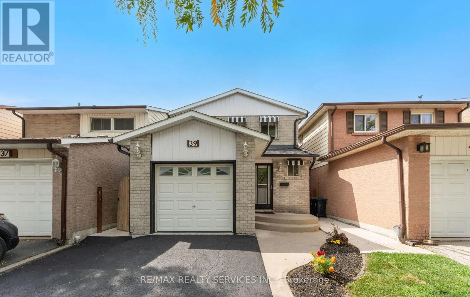 39 AUTUMN GLEN CIRCLE