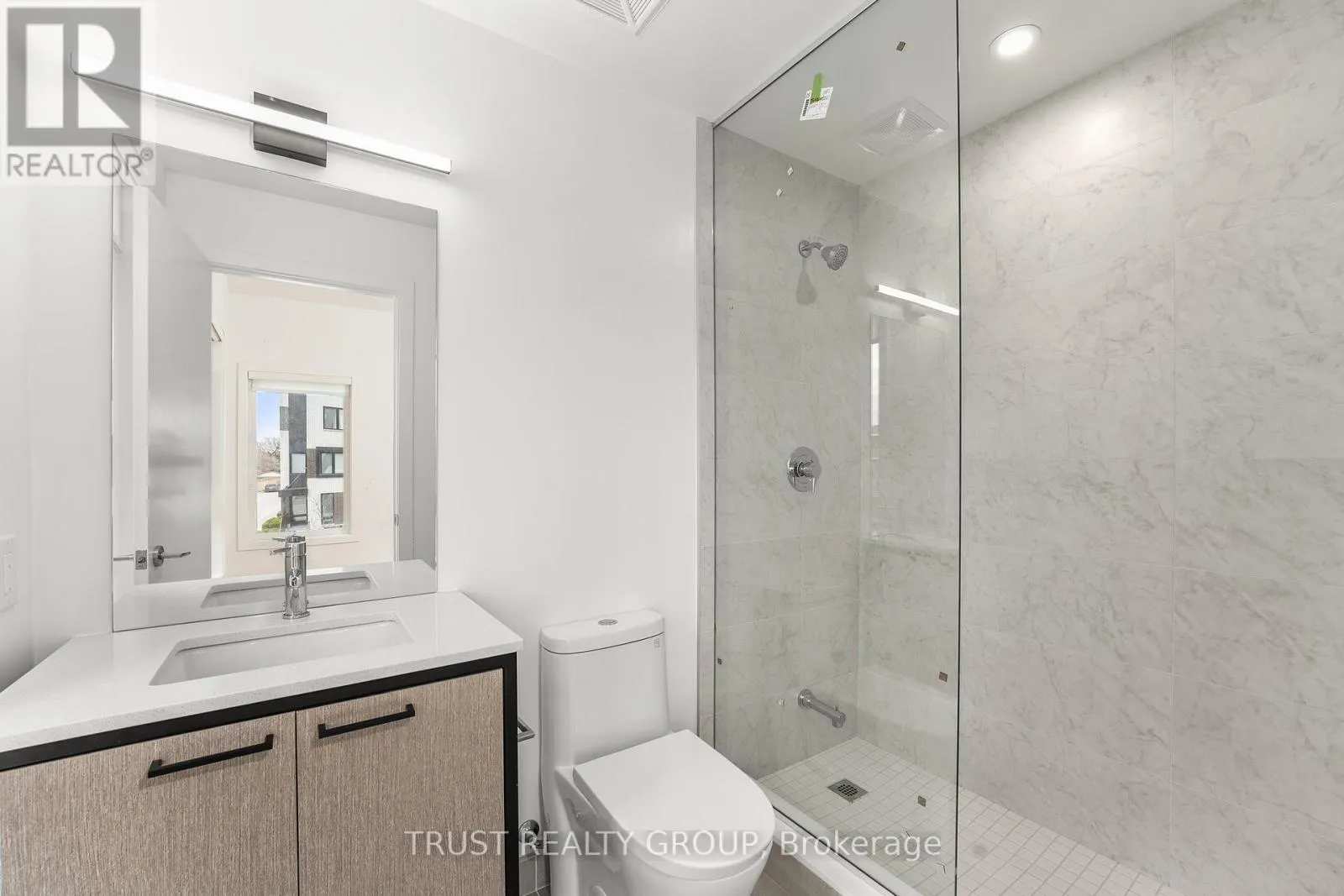 TH15 - 10 ED CLARK ROAD
