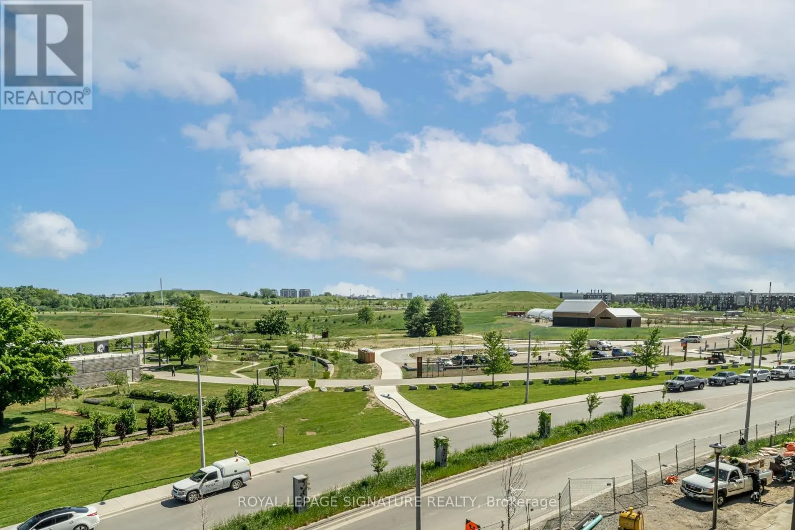 322 - 60 GEORGE BUTCHART DRIVE