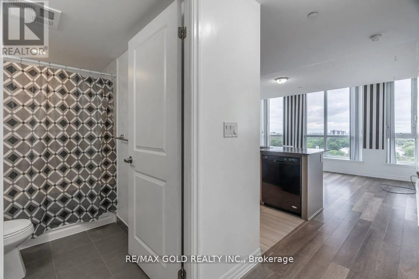 1105 - 80 ESTHER LORRIE DRIVE