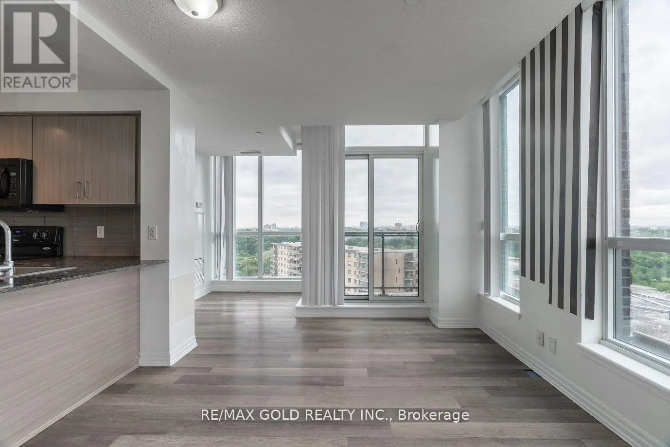 1105 - 80 ESTHER LORRIE DRIVE
