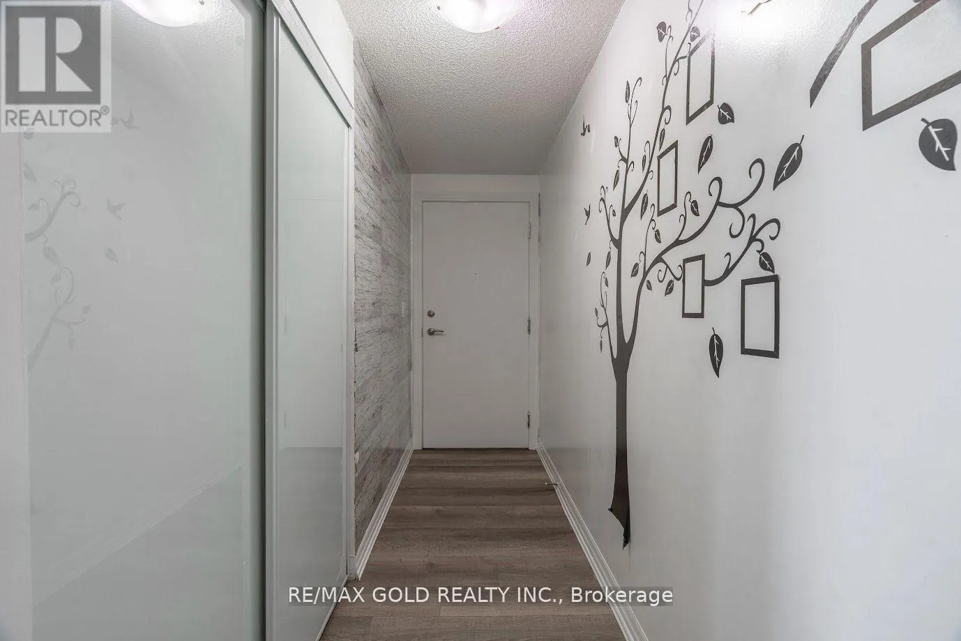 1105 - 80 ESTHER LORRIE DRIVE