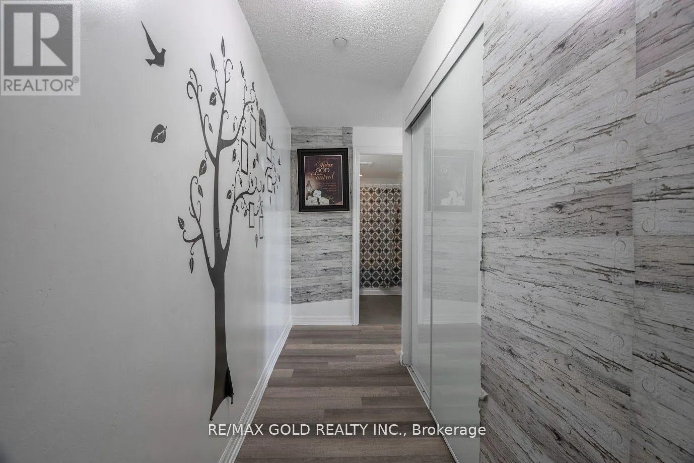 1105 - 80 ESTHER LORRIE DRIVE