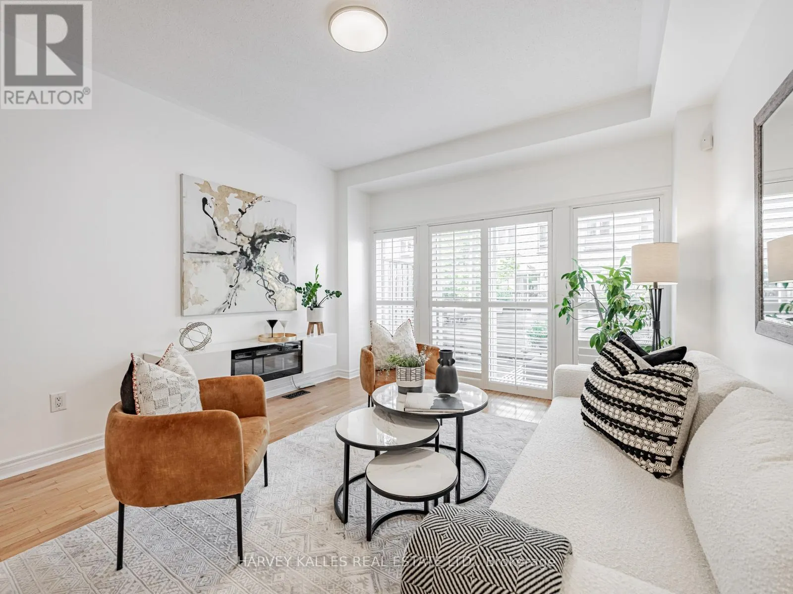 52 MARKET GARDEN MEWS