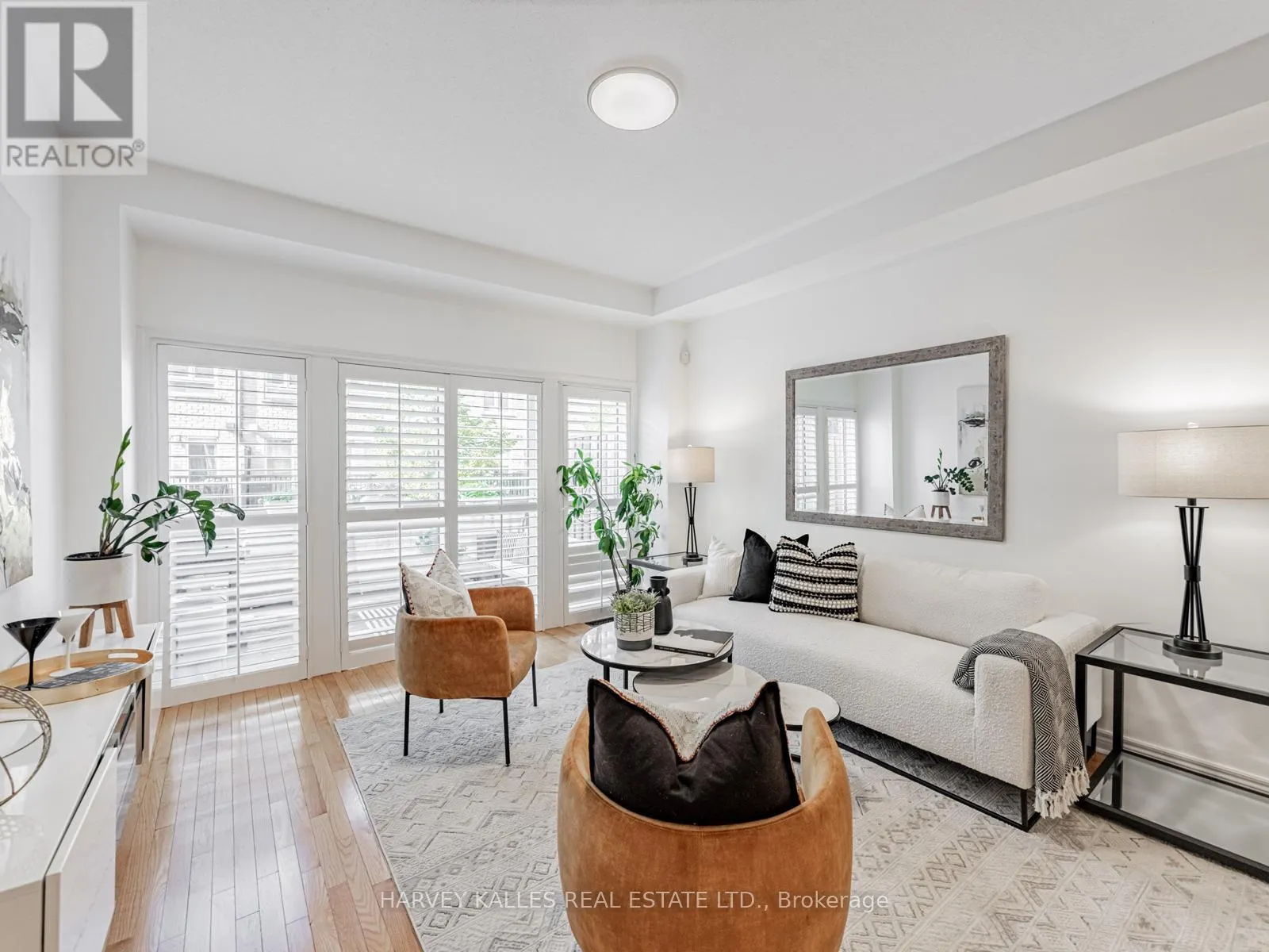52 MARKET GARDEN MEWS
