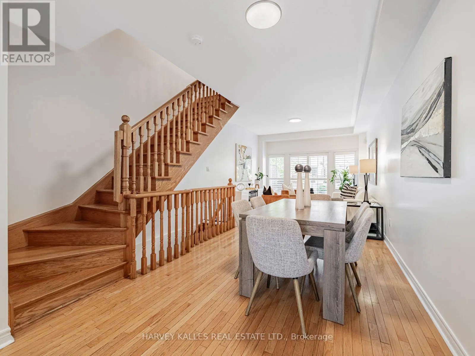 52 MARKET GARDEN MEWS