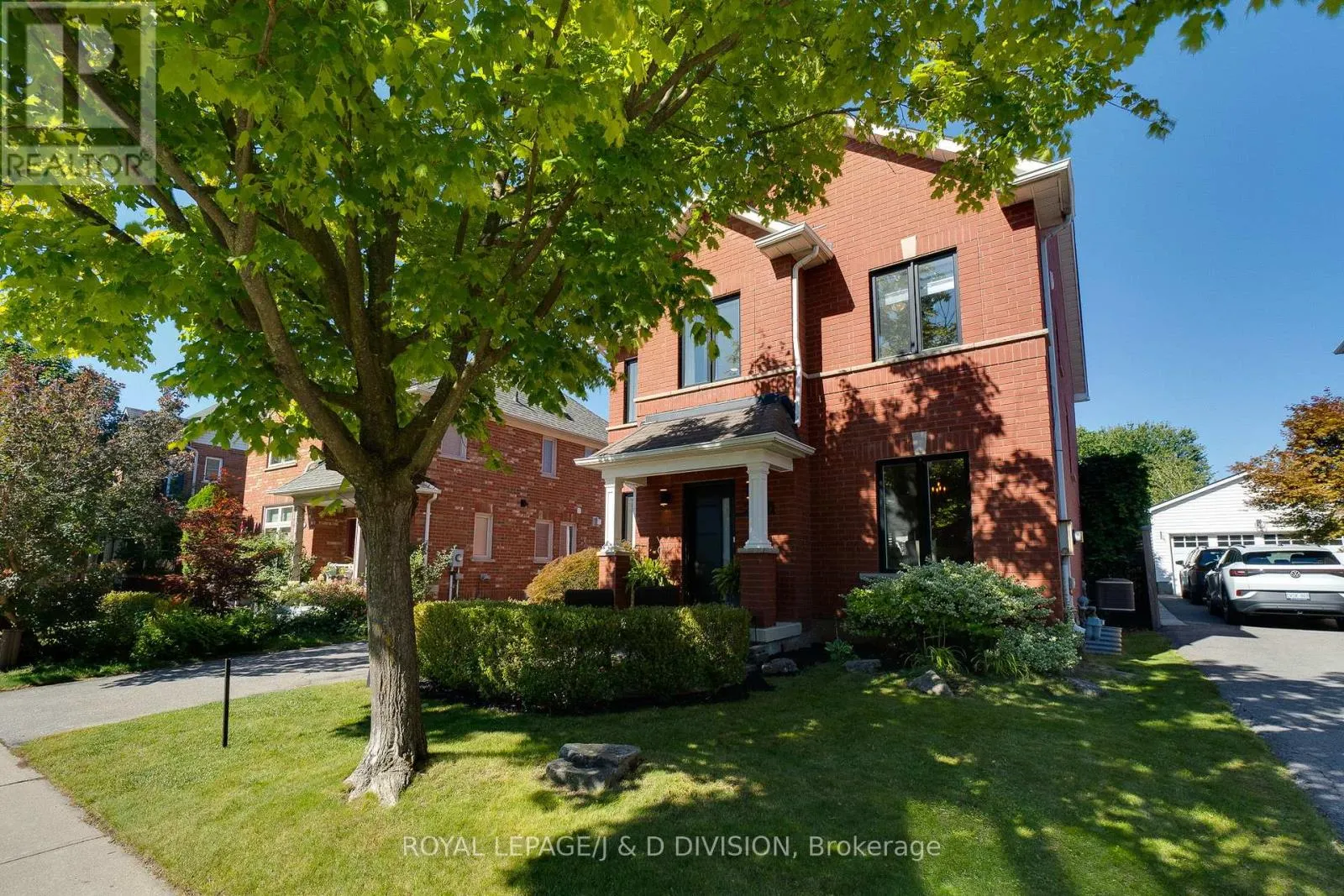 2448 CAPILANO CRESCENT