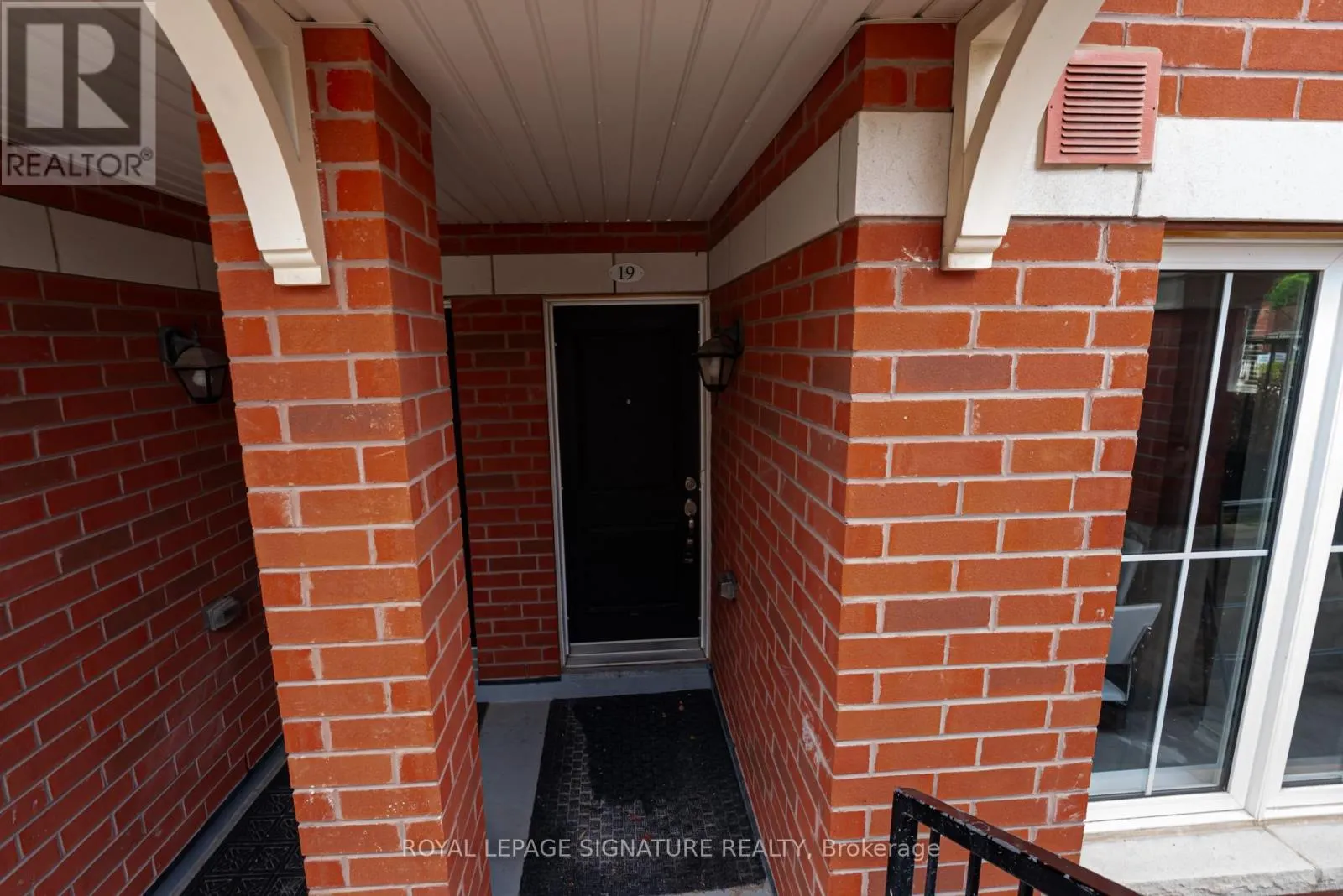 19 - 2492 POST ROAD