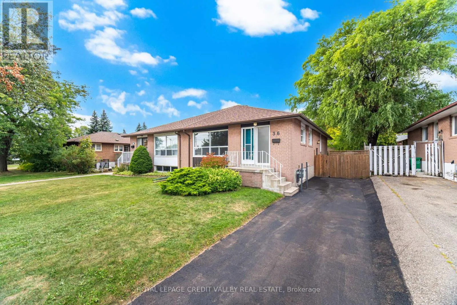 36 AUTUMN BOULEVARD