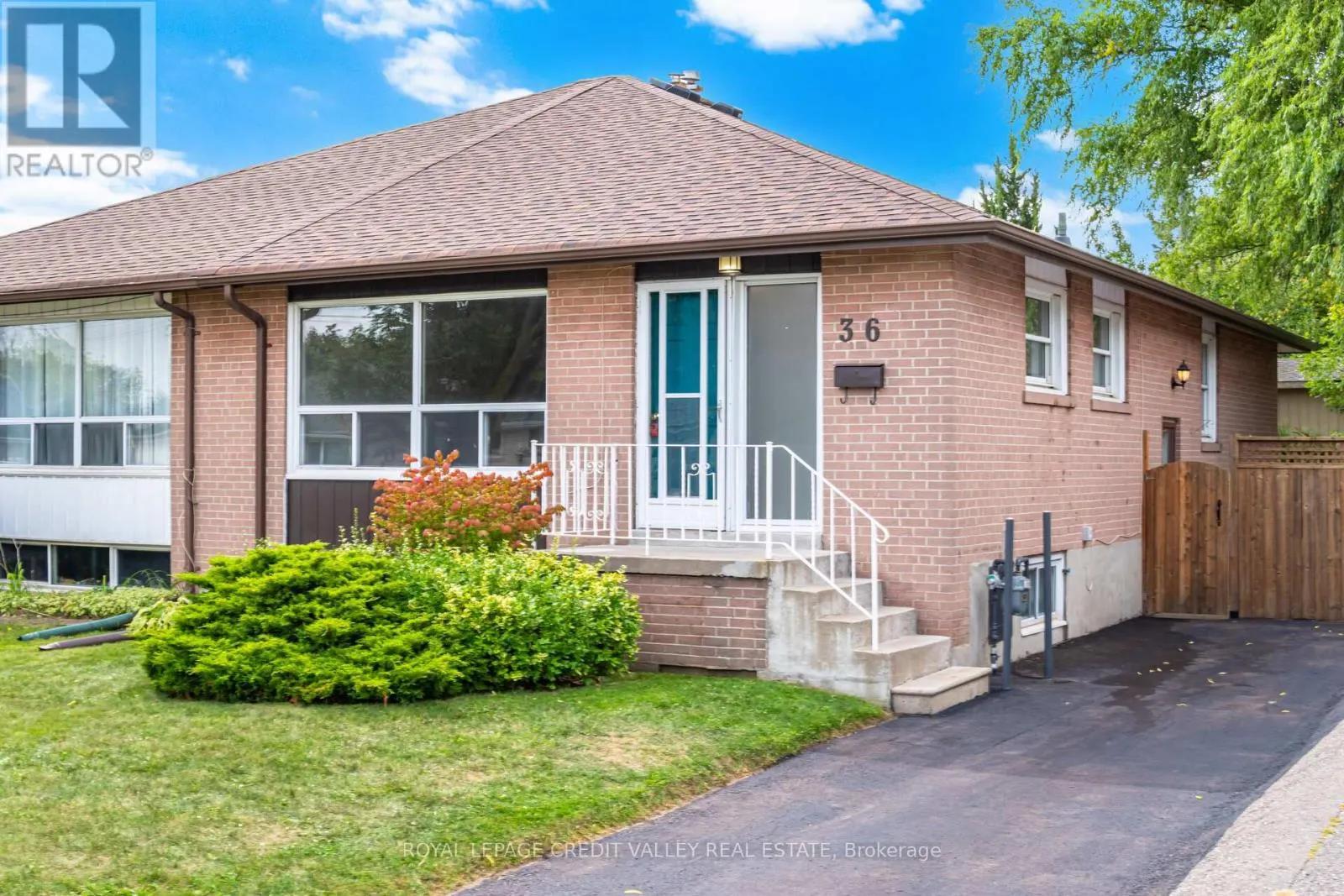 36 AUTUMN BOULEVARD