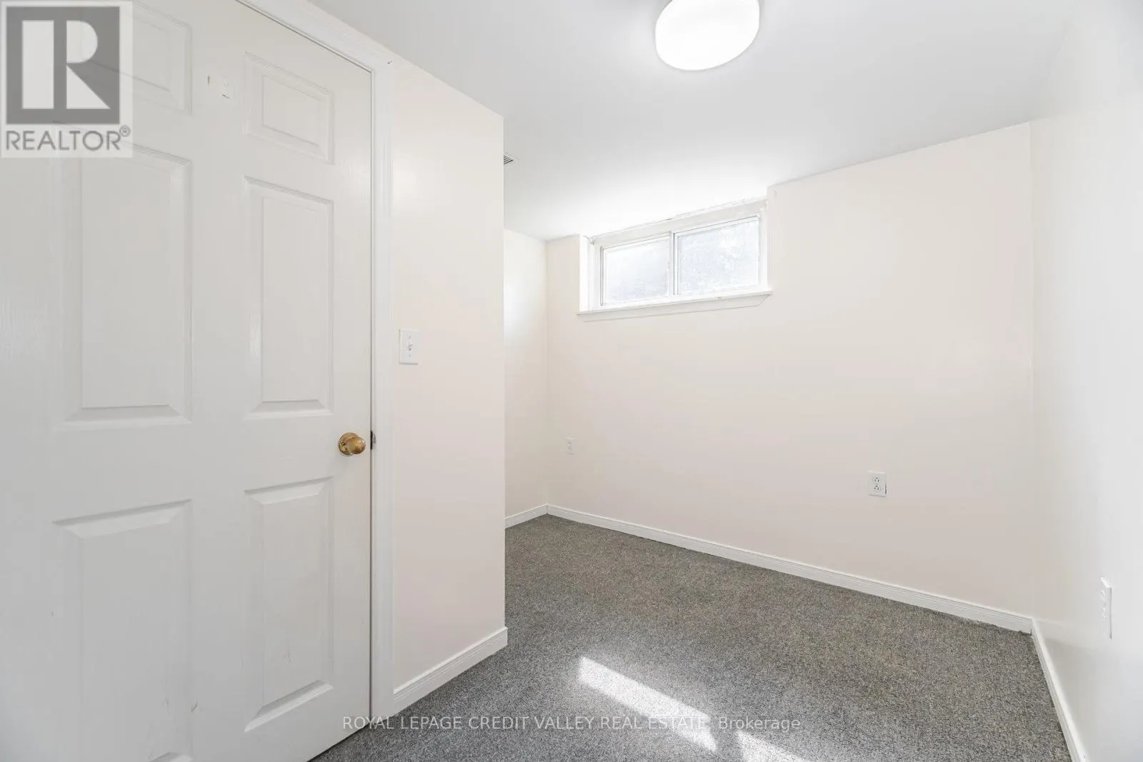 36 AUTUMN BOULEVARD