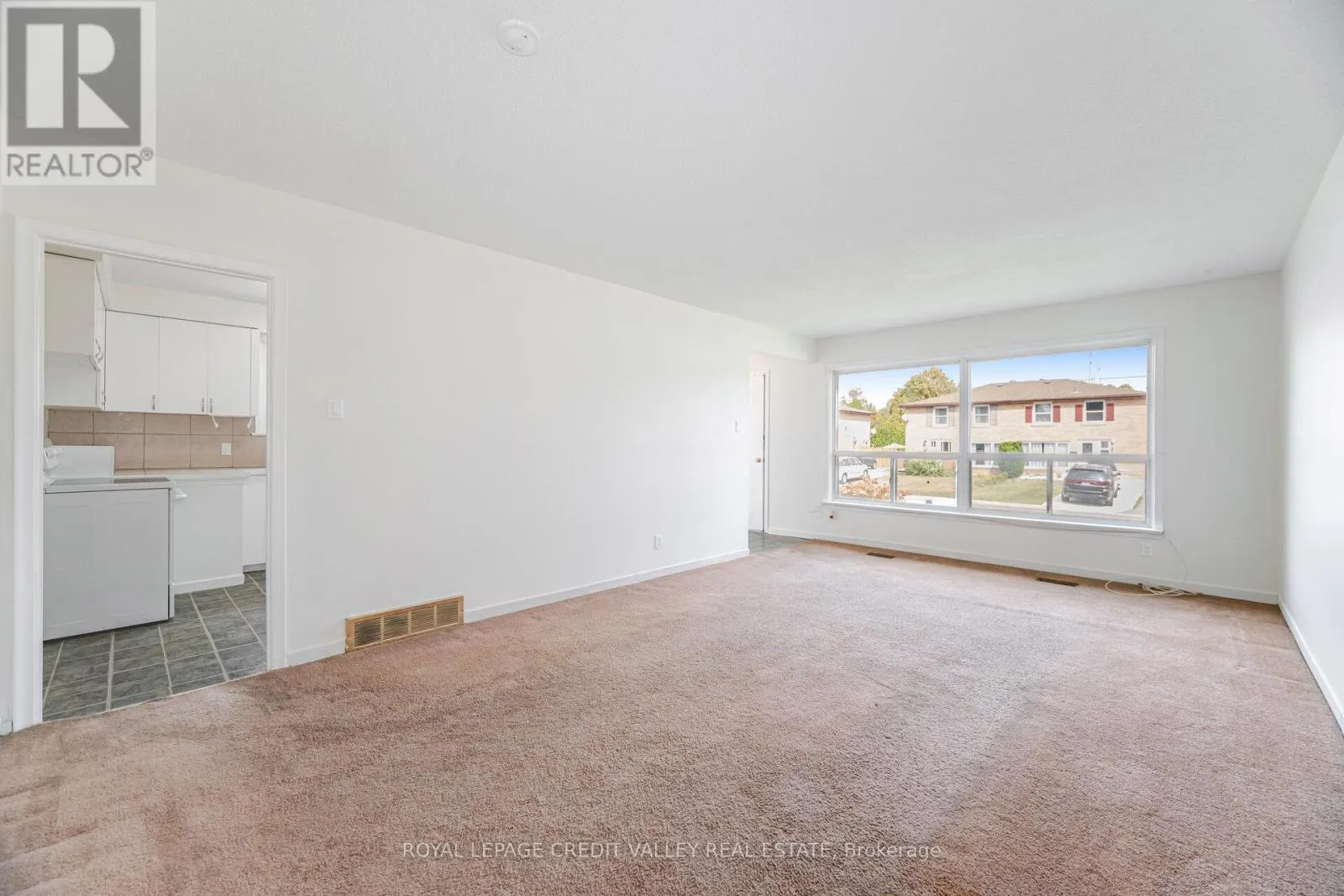36 AUTUMN BOULEVARD