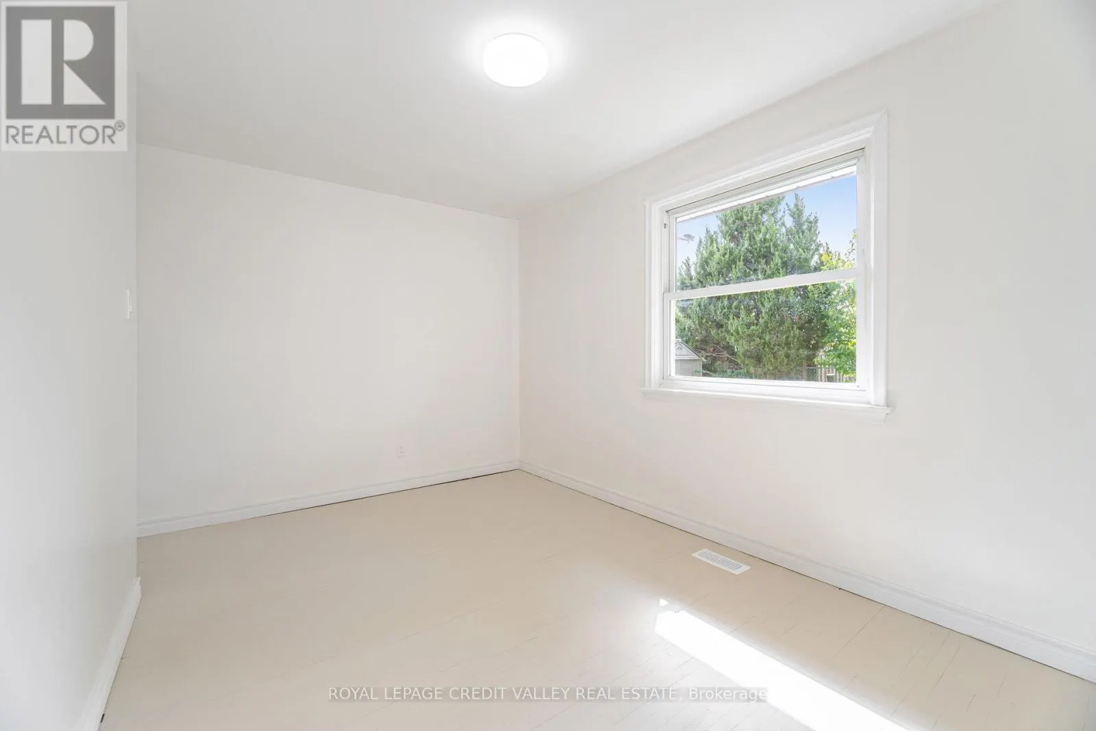36 AUTUMN BOULEVARD