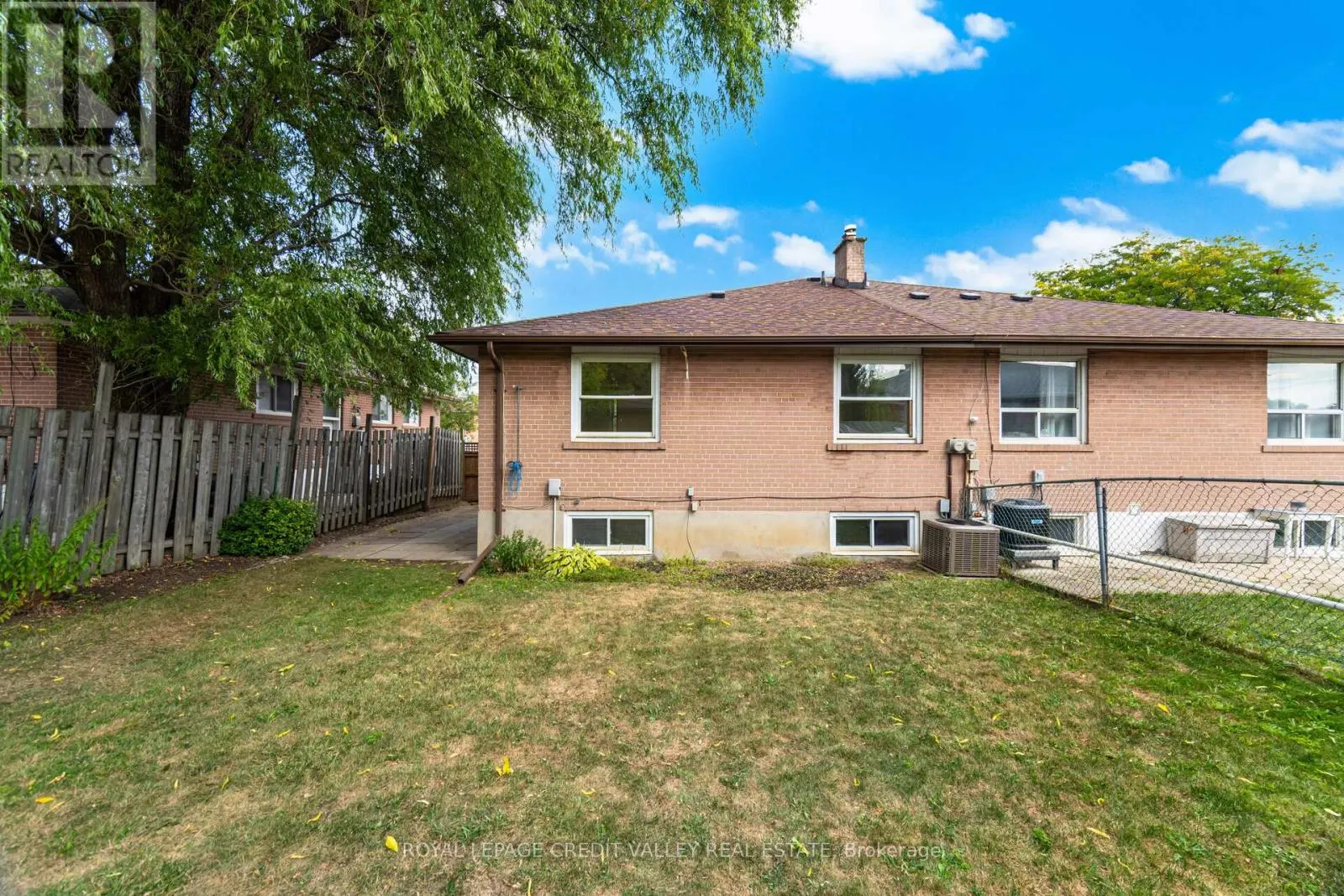 36 AUTUMN BOULEVARD