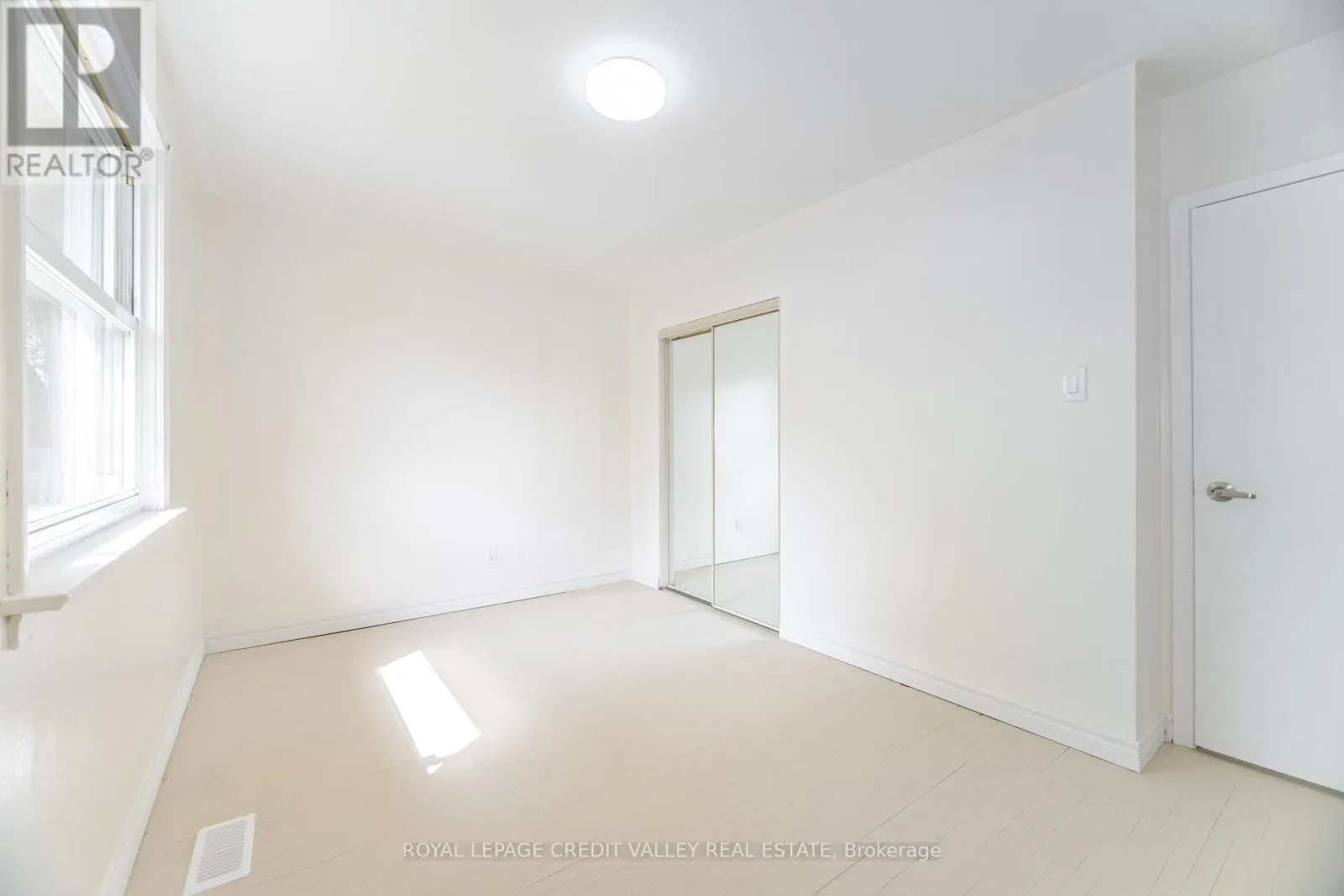 36 AUTUMN BOULEVARD