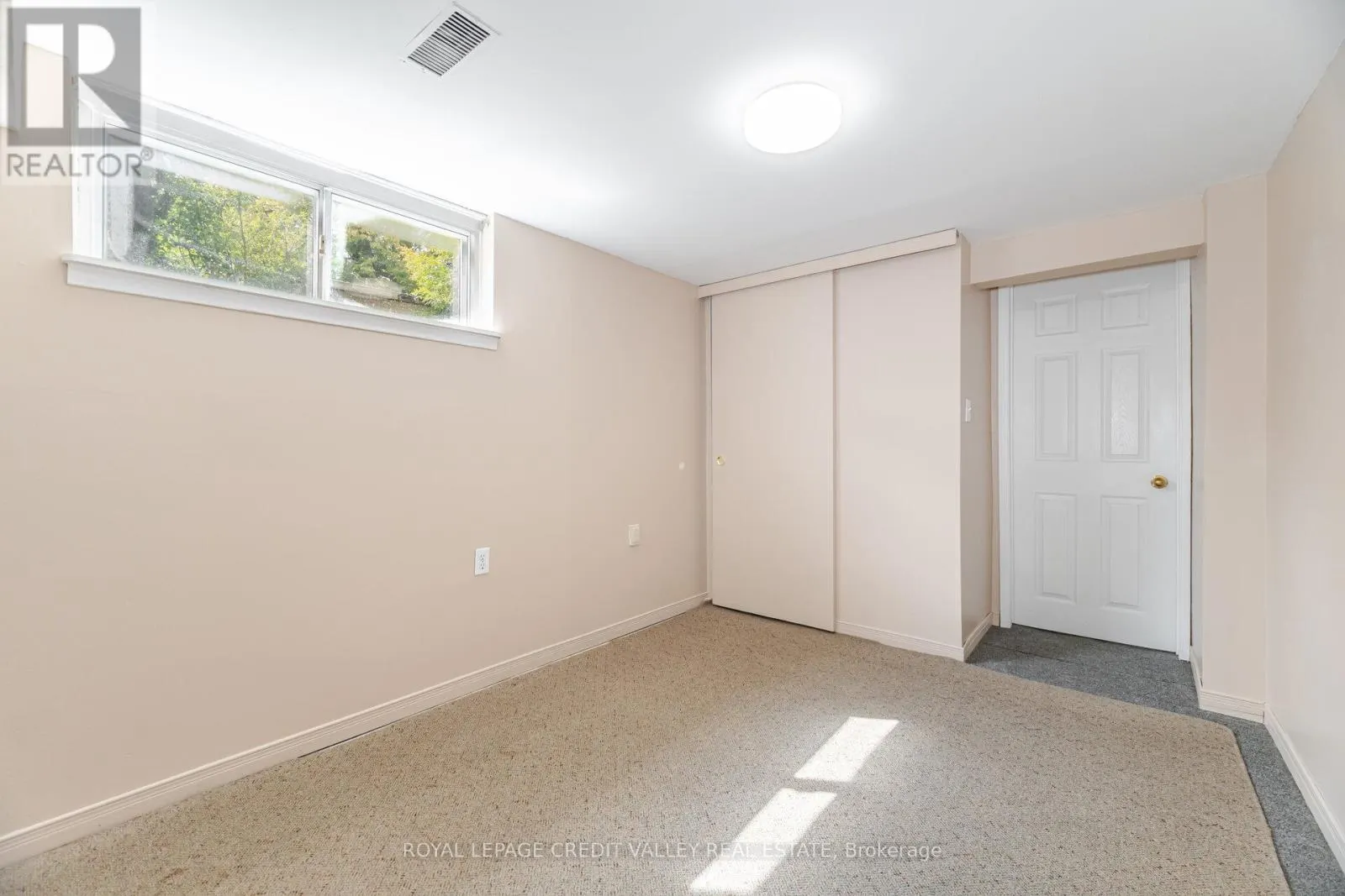 36 AUTUMN BOULEVARD