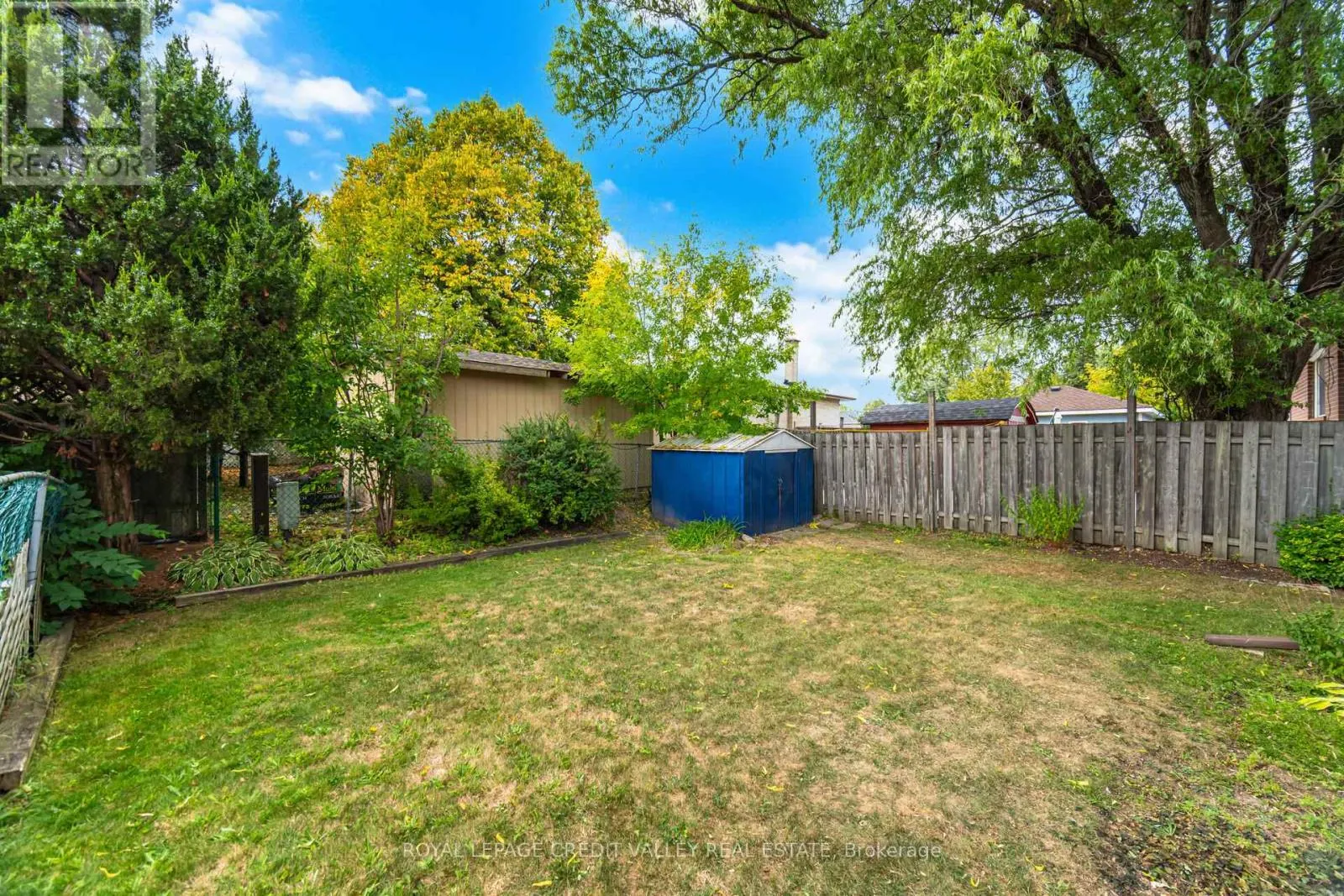 36 AUTUMN BOULEVARD