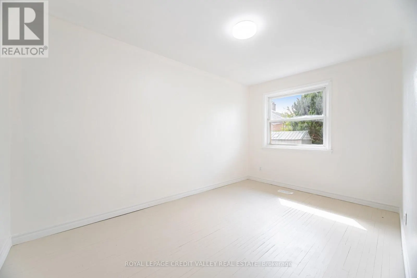 36 AUTUMN BOULEVARD