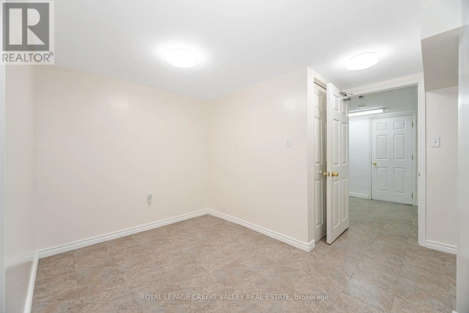 36 AUTUMN BOULEVARD