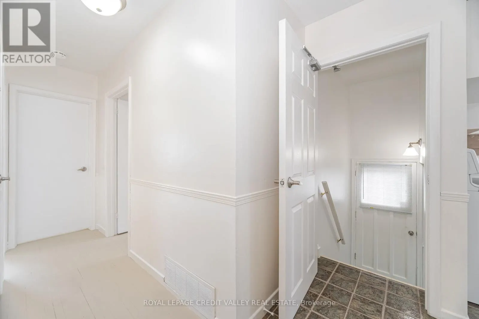 36 AUTUMN BOULEVARD