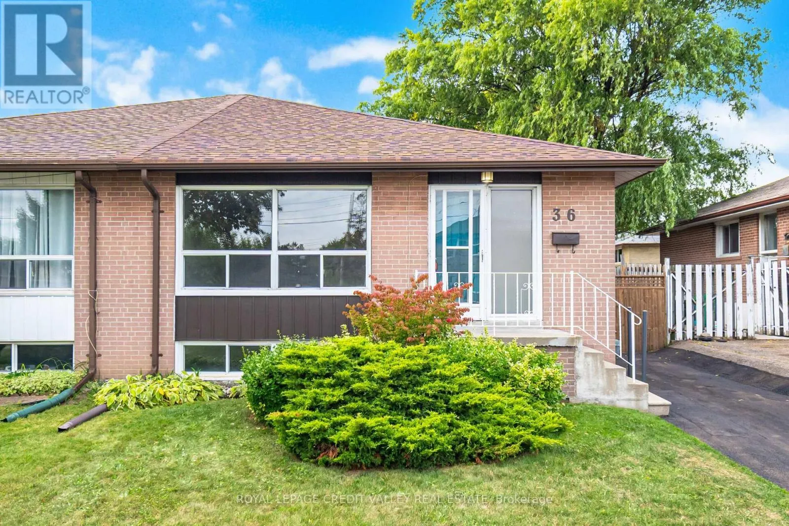 36 AUTUMN BOULEVARD