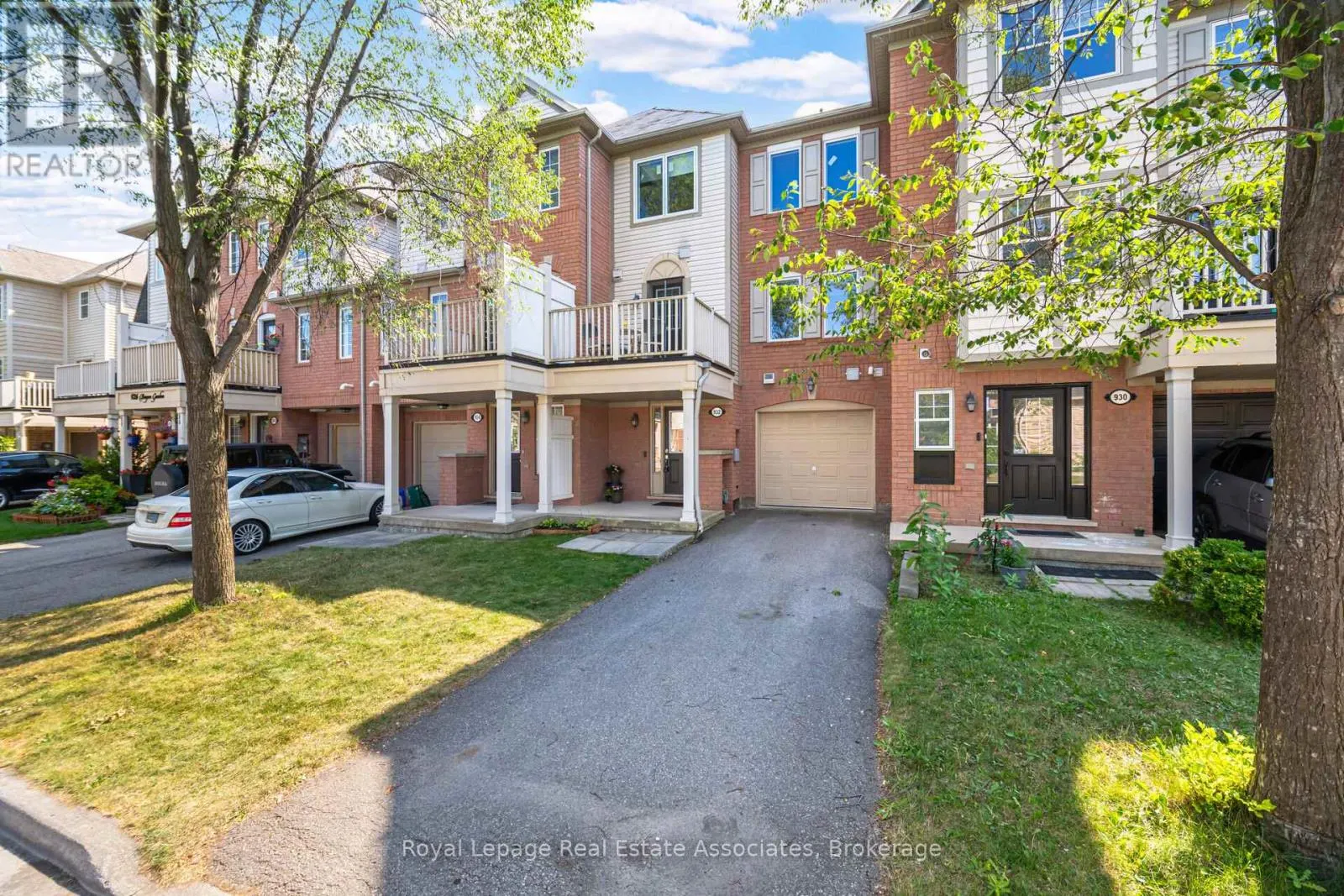 932 BURGESS GARDENS