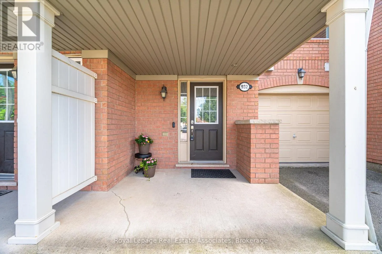 932 BURGESS GARDENS