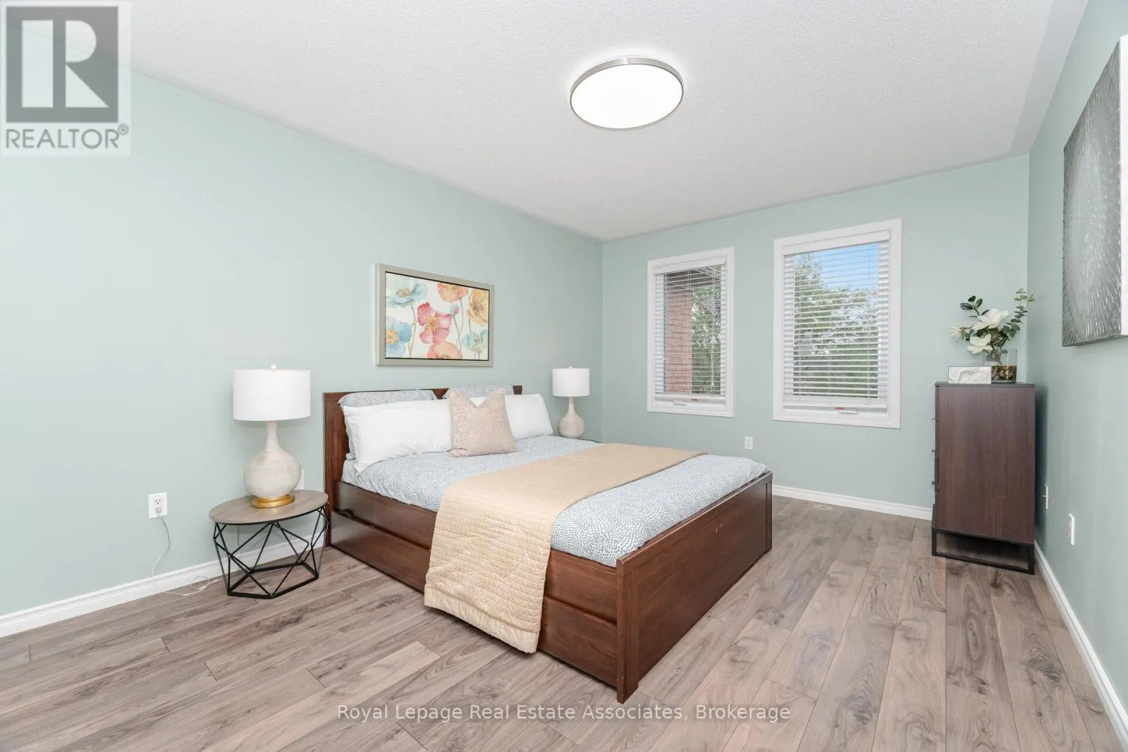 932 BURGESS GARDENS