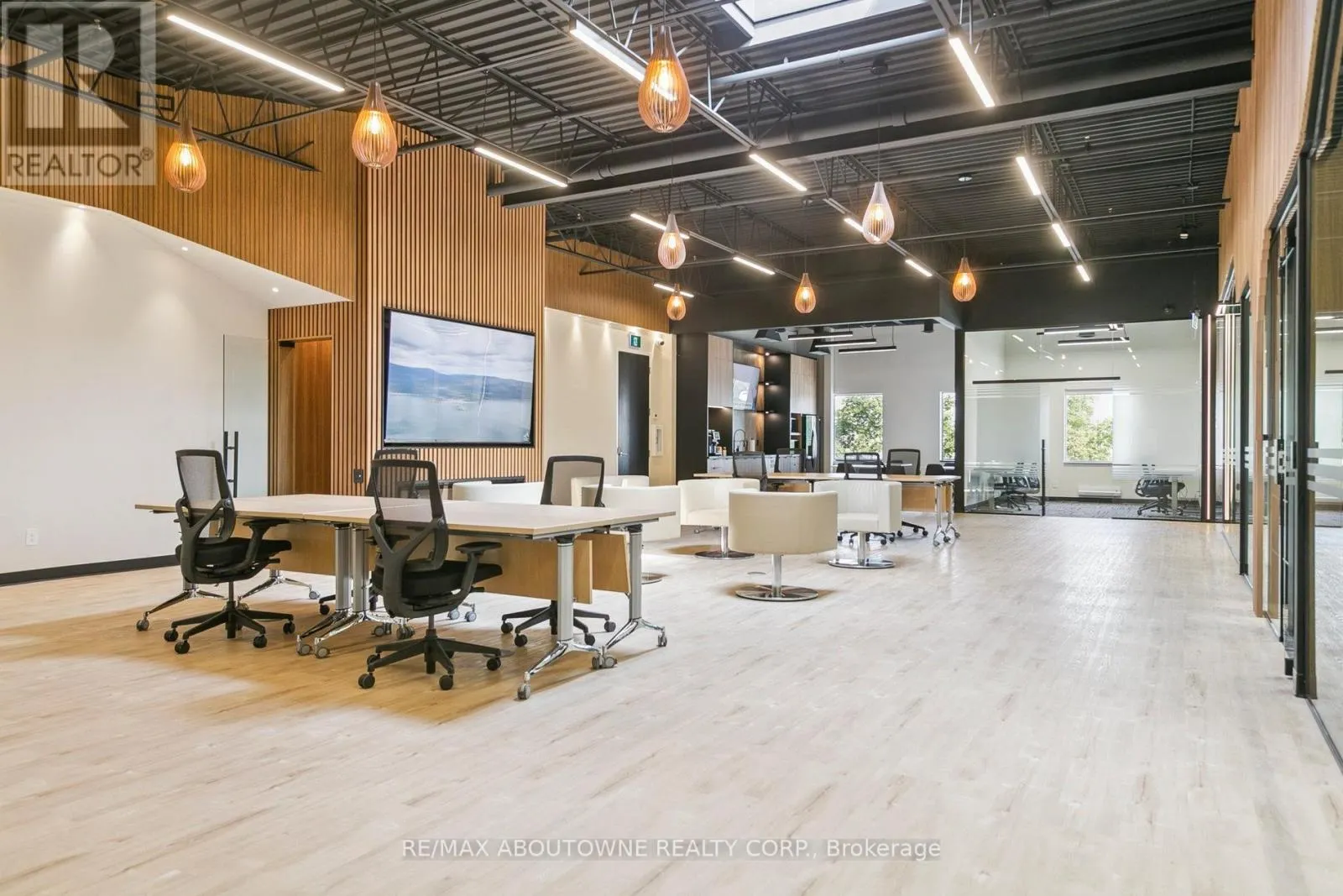 211-B - 320 MATHESON BOULEVARD W