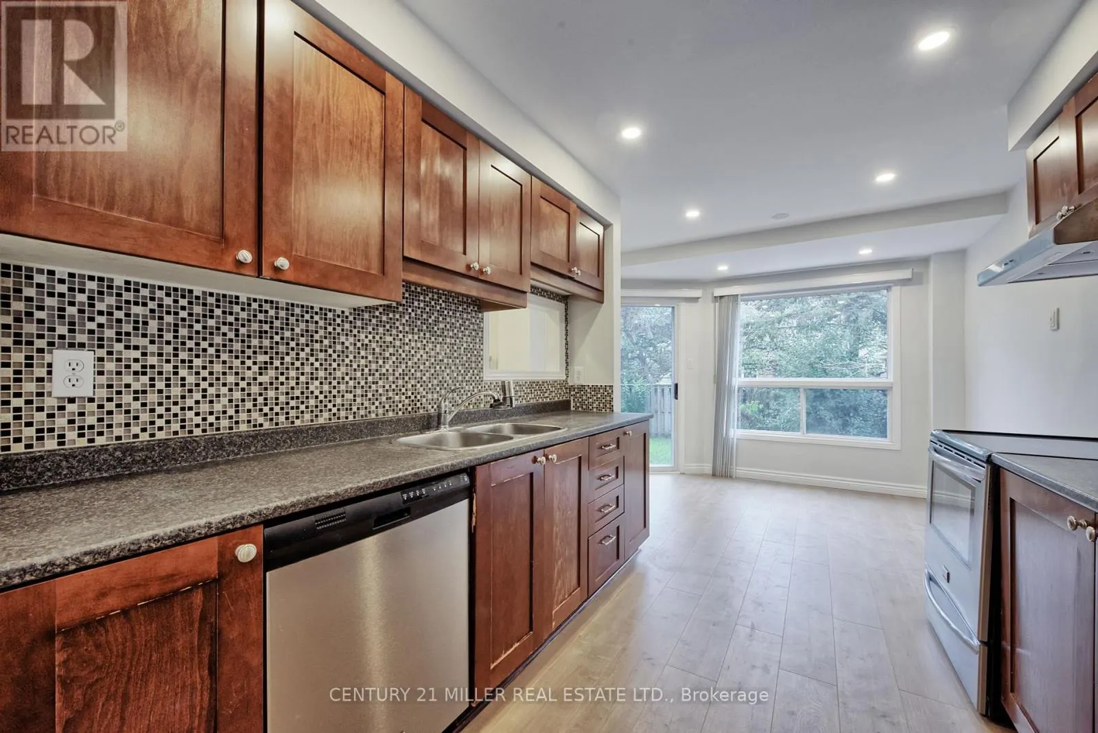 1165 LEEWOOD DRIVE