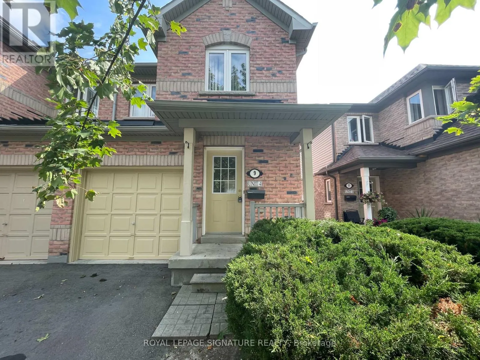 4 - 9 FAIRGLEN AVENUE