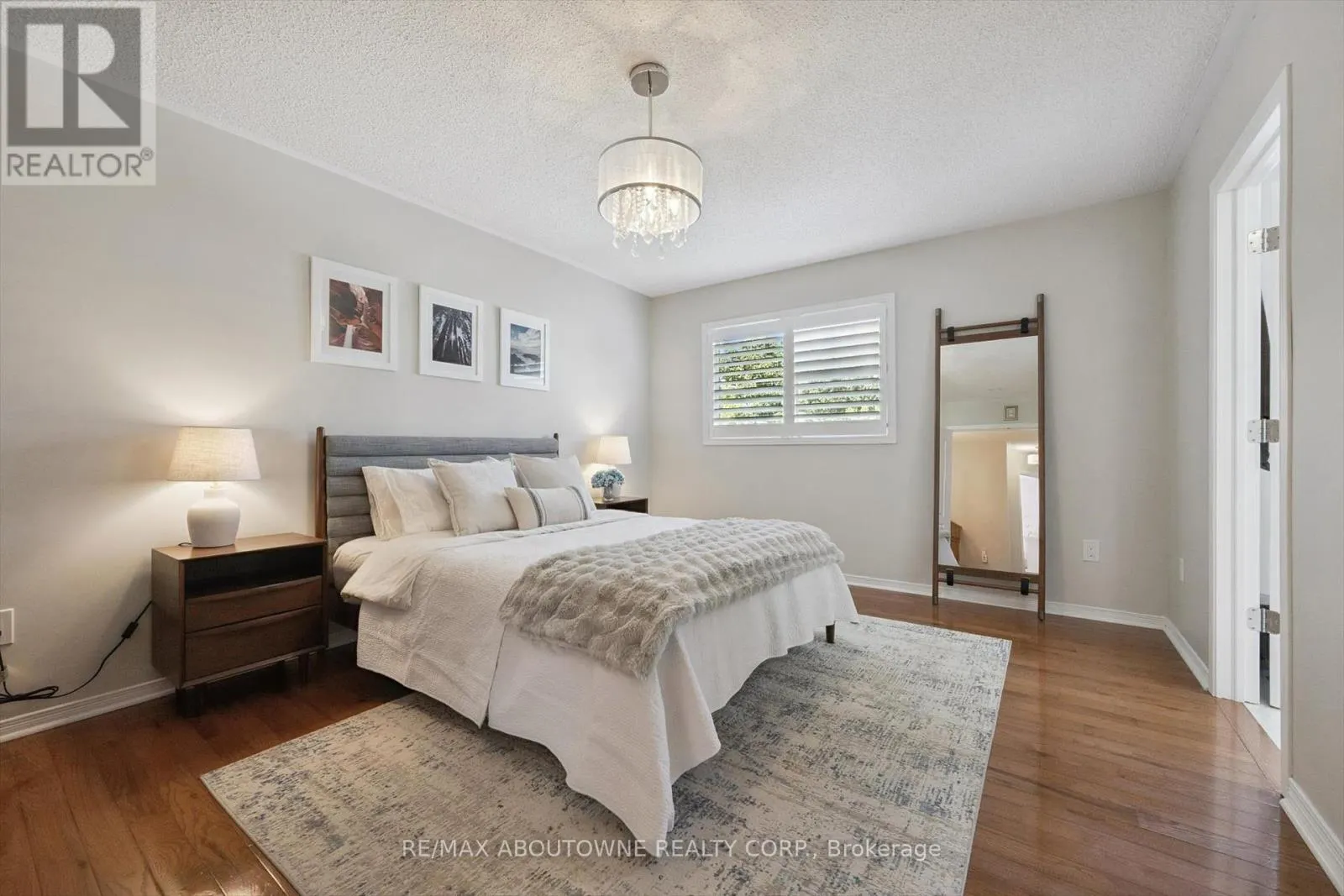 2460 NEWCASTLE CRESCENT