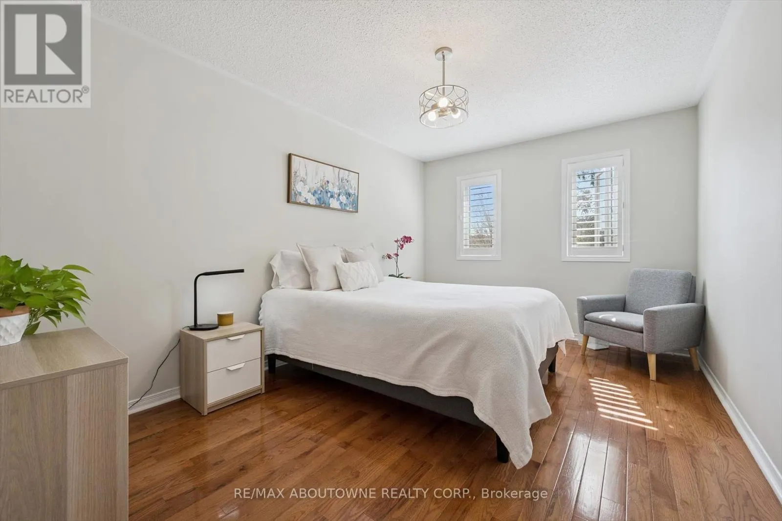 2460 NEWCASTLE CRESCENT