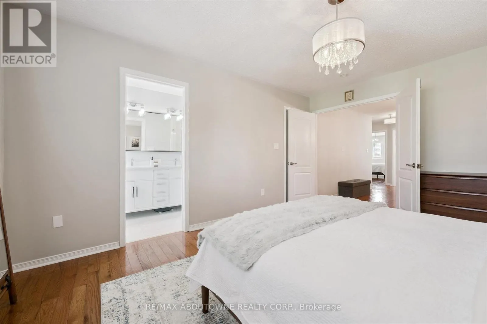 2460 NEWCASTLE CRESCENT