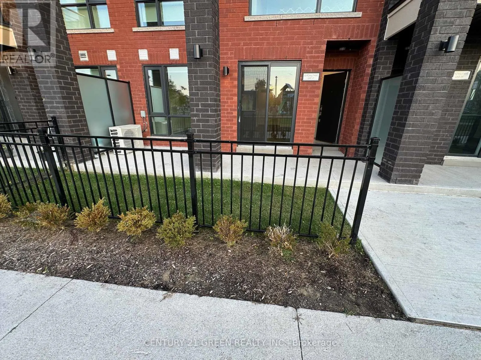 17 - 55 ROMILLY AVENUE