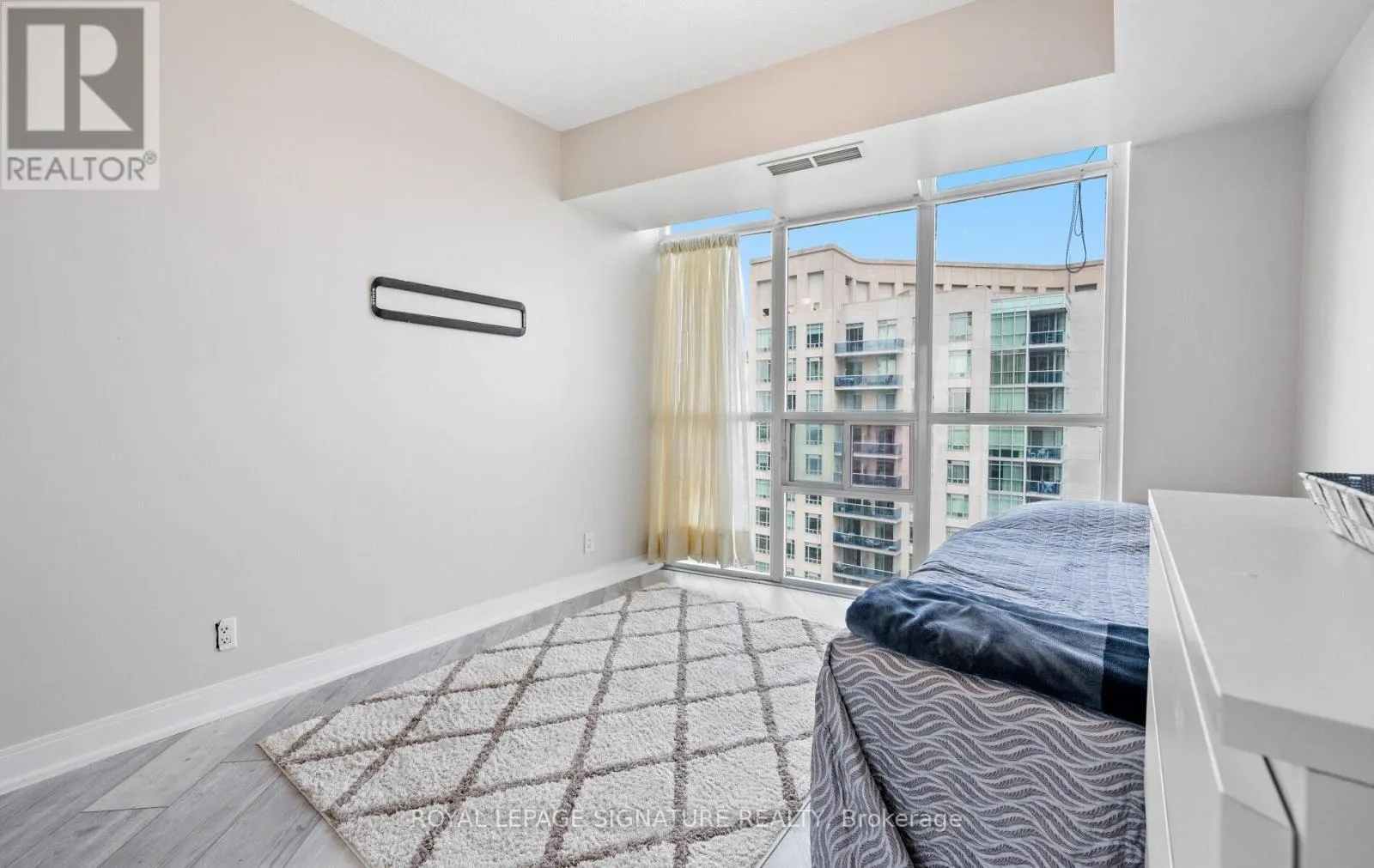 2501 - 70 ABSOLUTE AVENUE