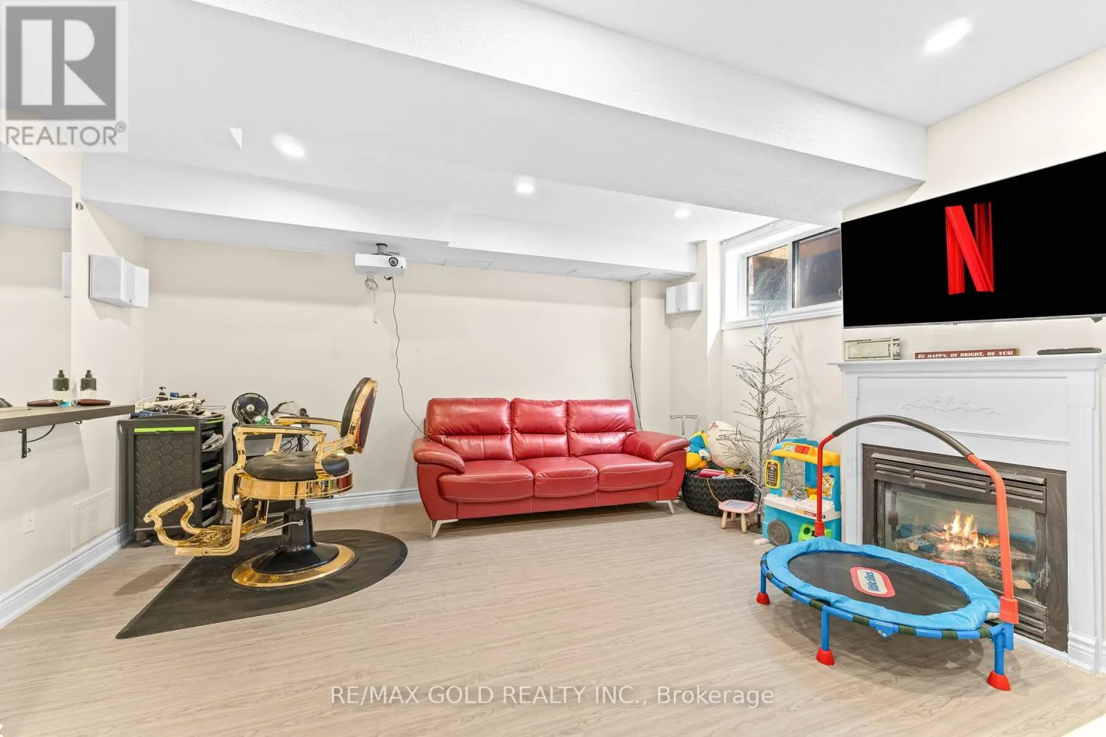6 - 61 NELSON STREET W
