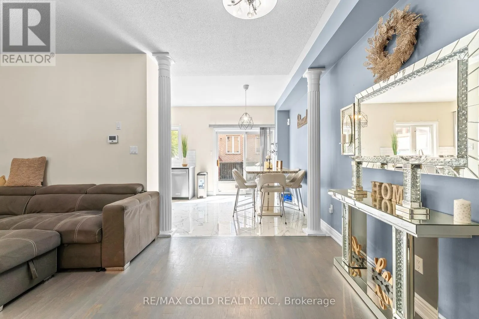 6 - 61 NELSON STREET W