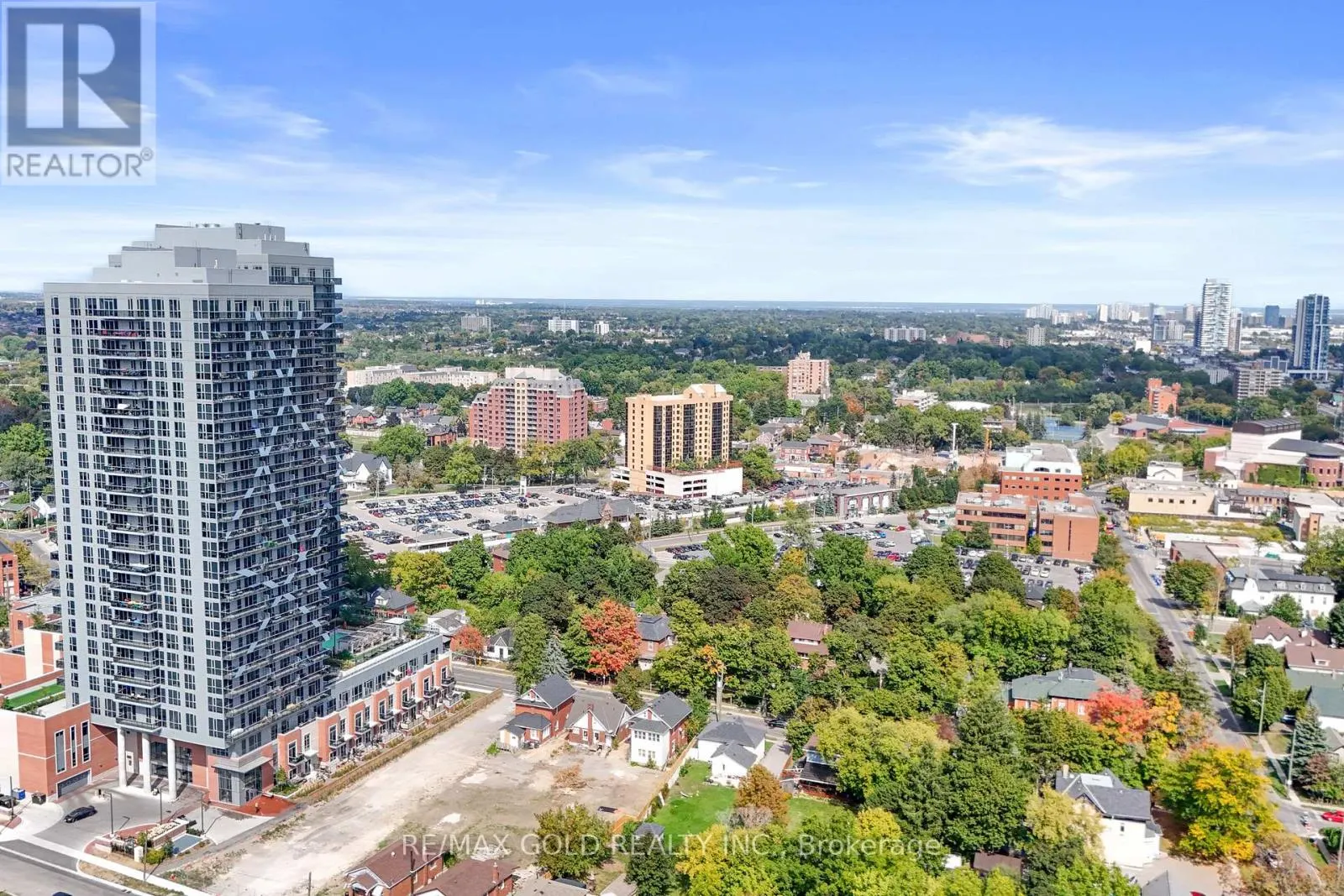 6 - 61 NELSON STREET W