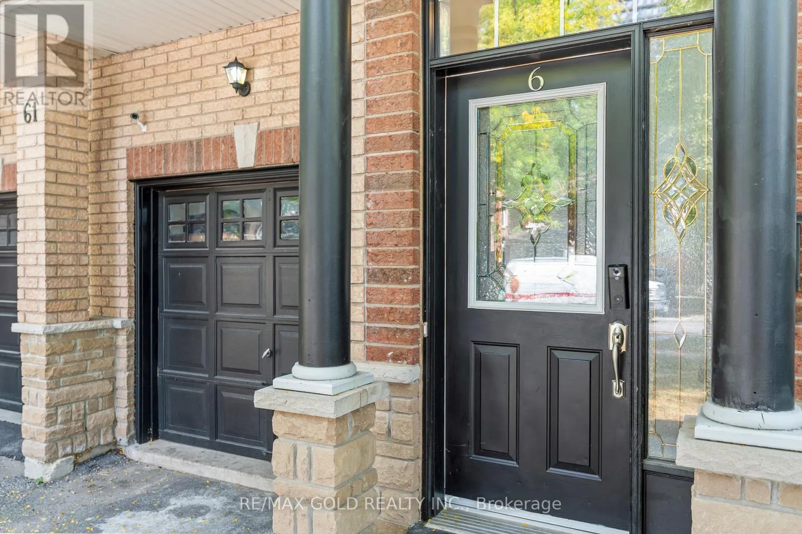 6 - 61 NELSON STREET W