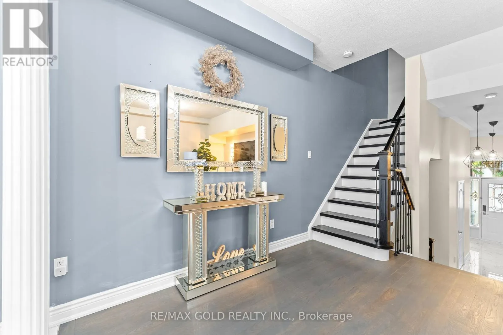 6 - 61 NELSON STREET W