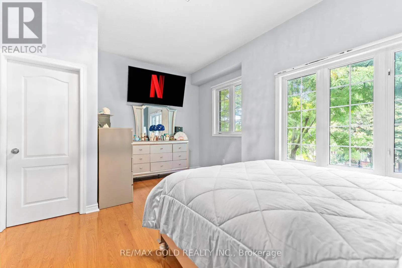 6 - 61 NELSON STREET W