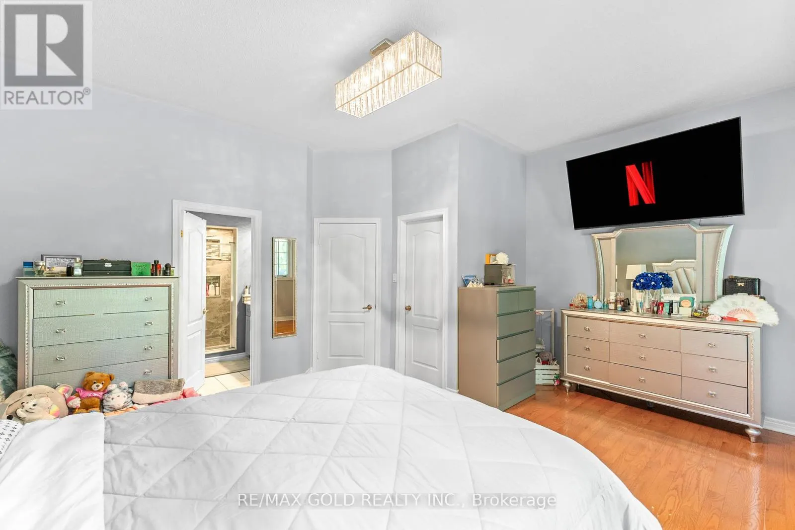 6 - 61 NELSON STREET W