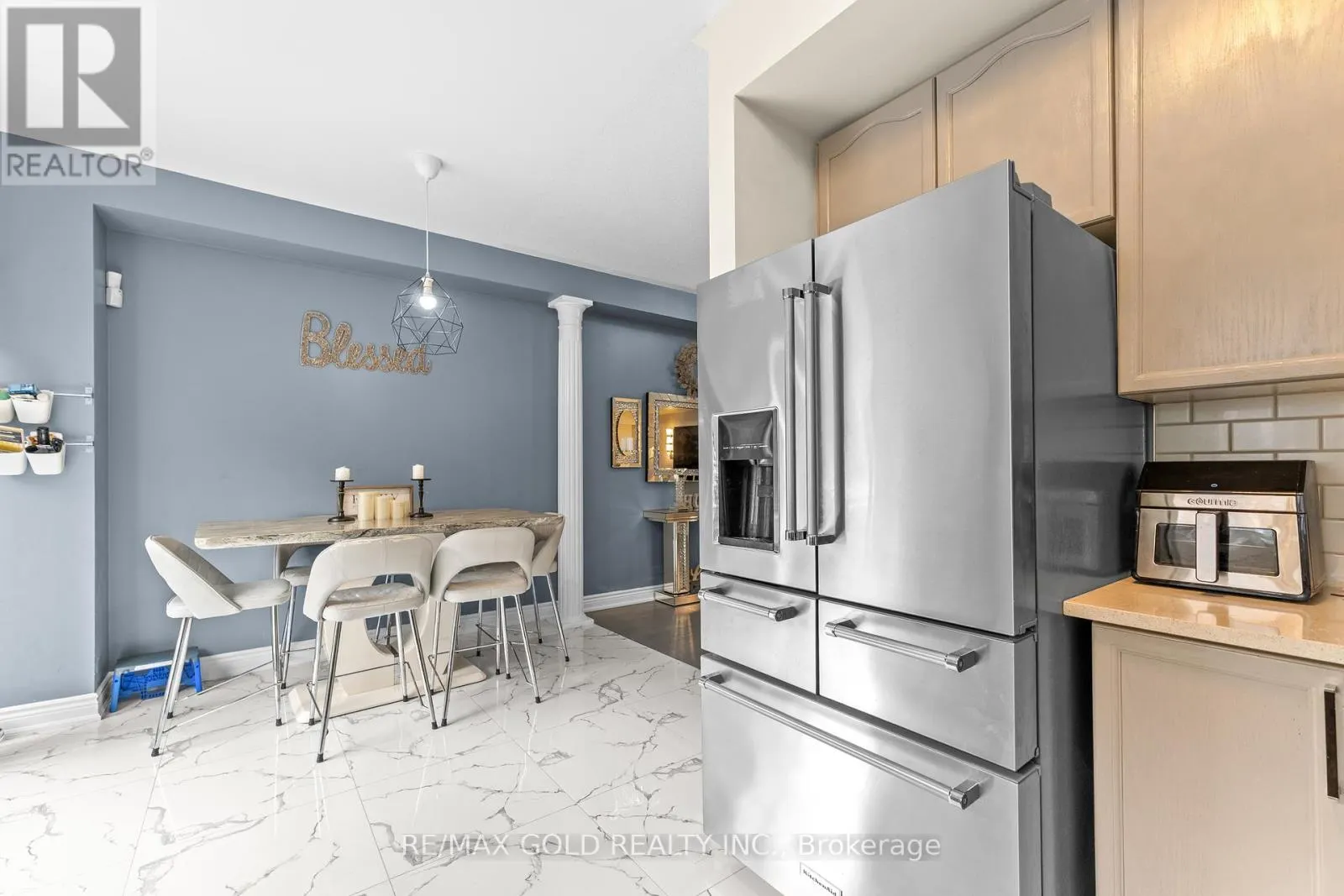 6 - 61 NELSON STREET W