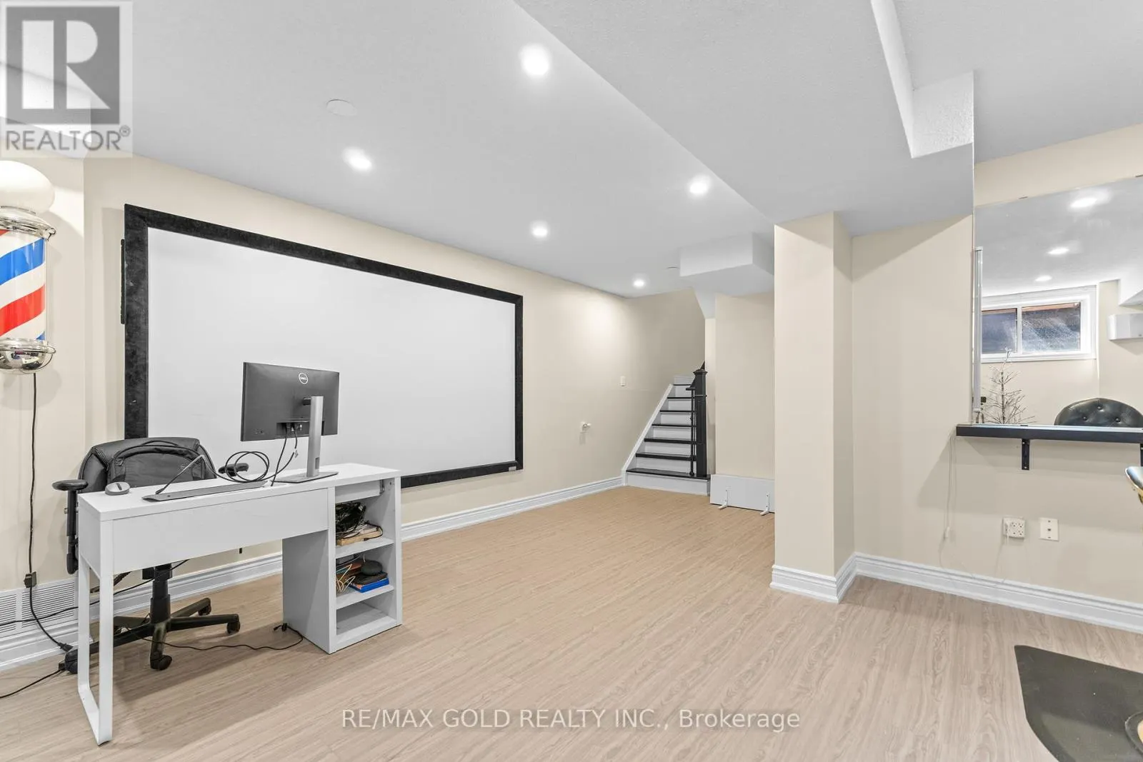 6 - 61 NELSON STREET W