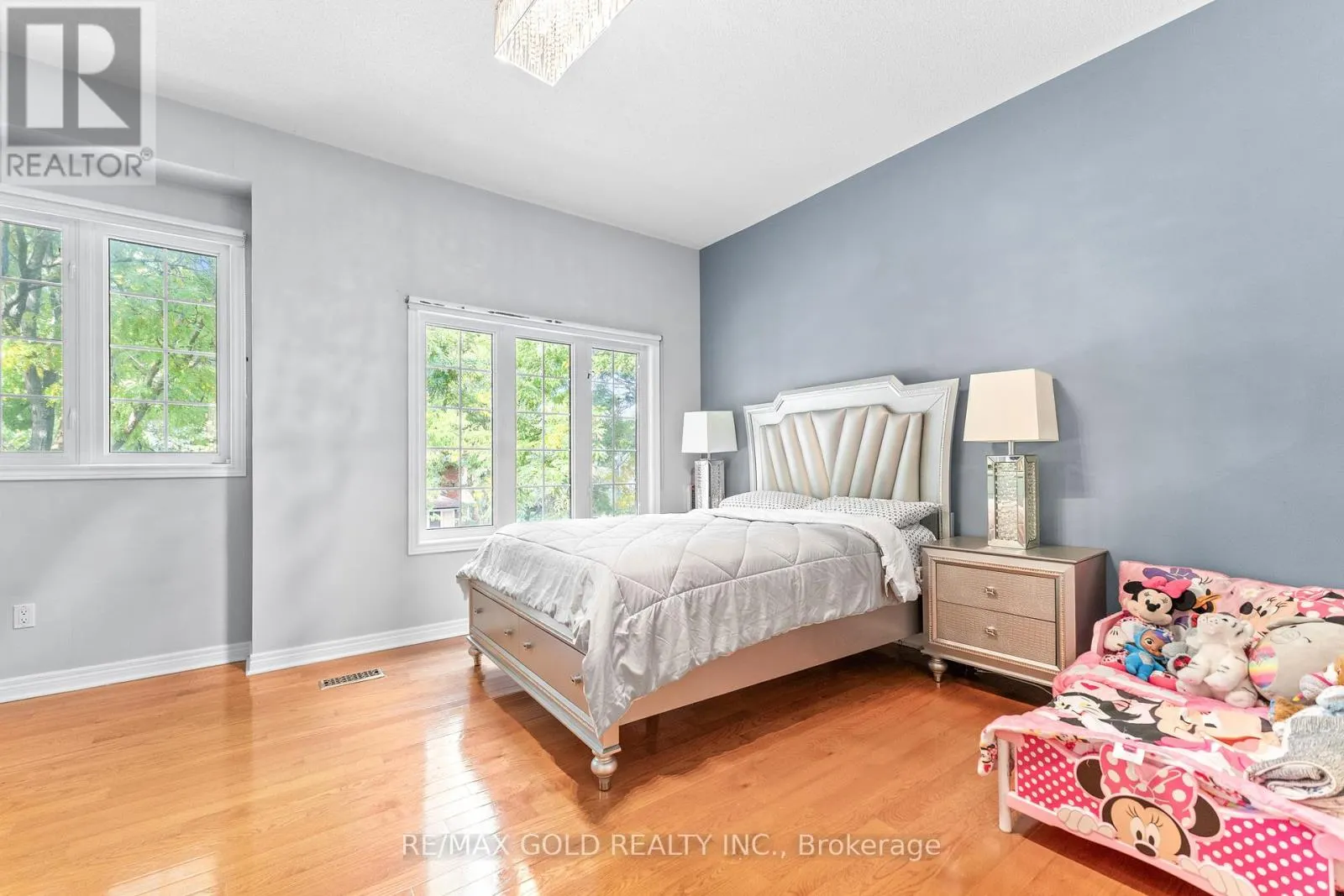 6 - 61 NELSON STREET W