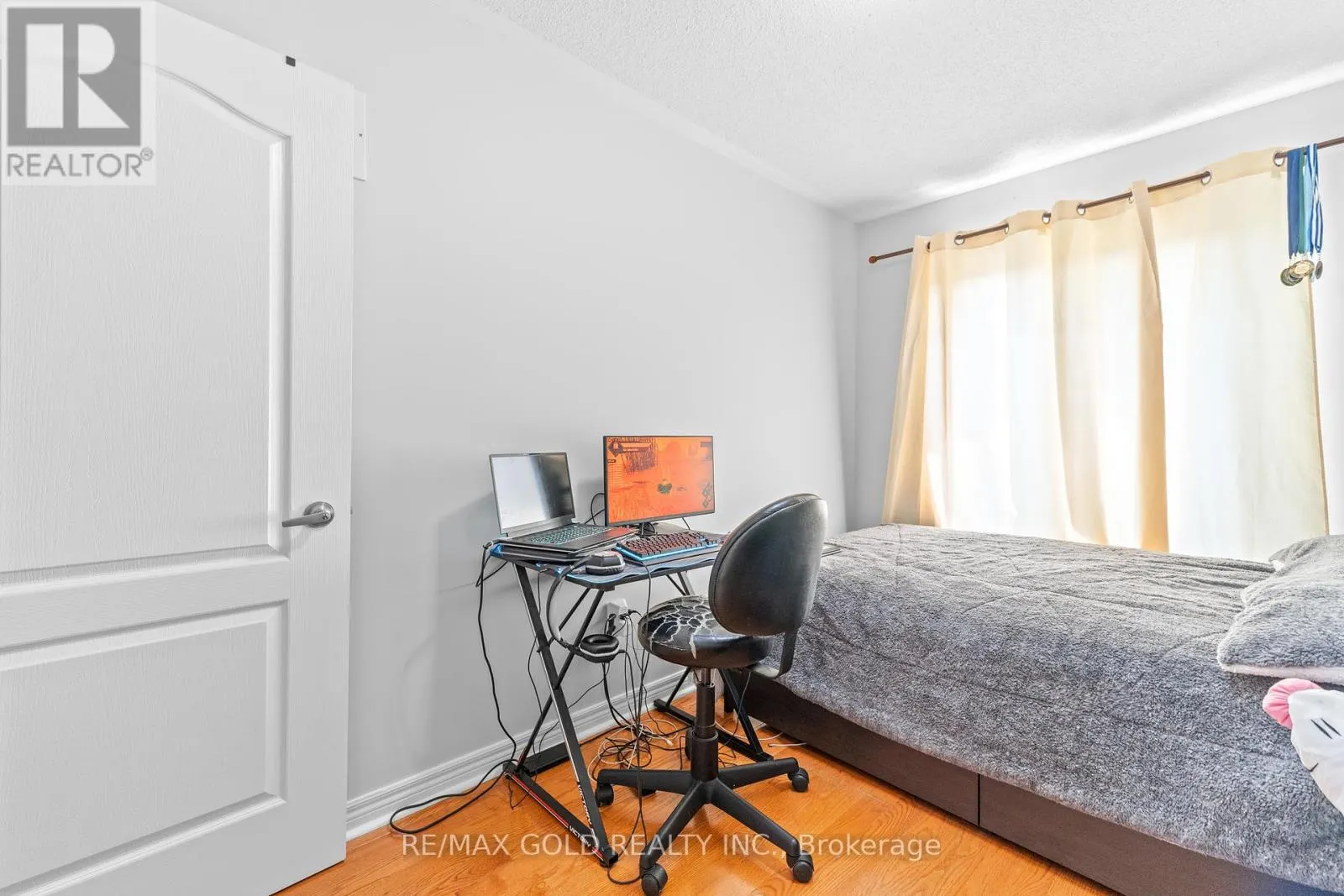 6 - 61 NELSON STREET W