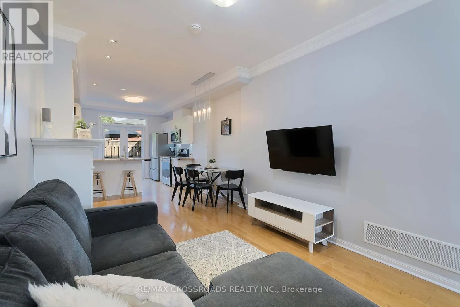6 - 3890 BLOOR STREET W
